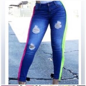 Denim jeans with color fringe